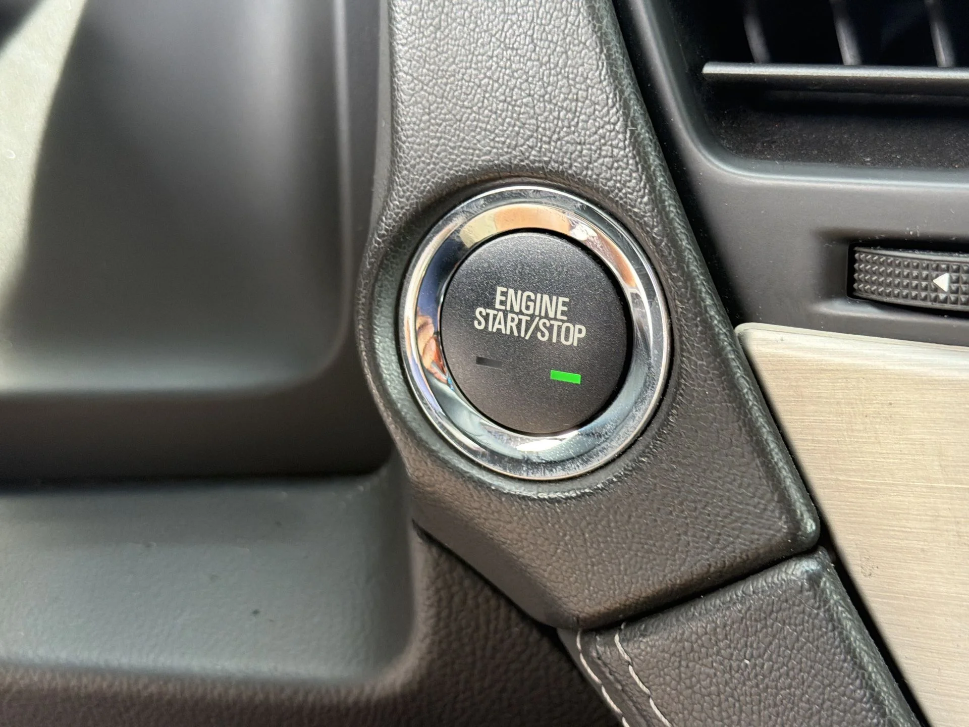 Used 2020 Onyx Black GMC Denali image 6
