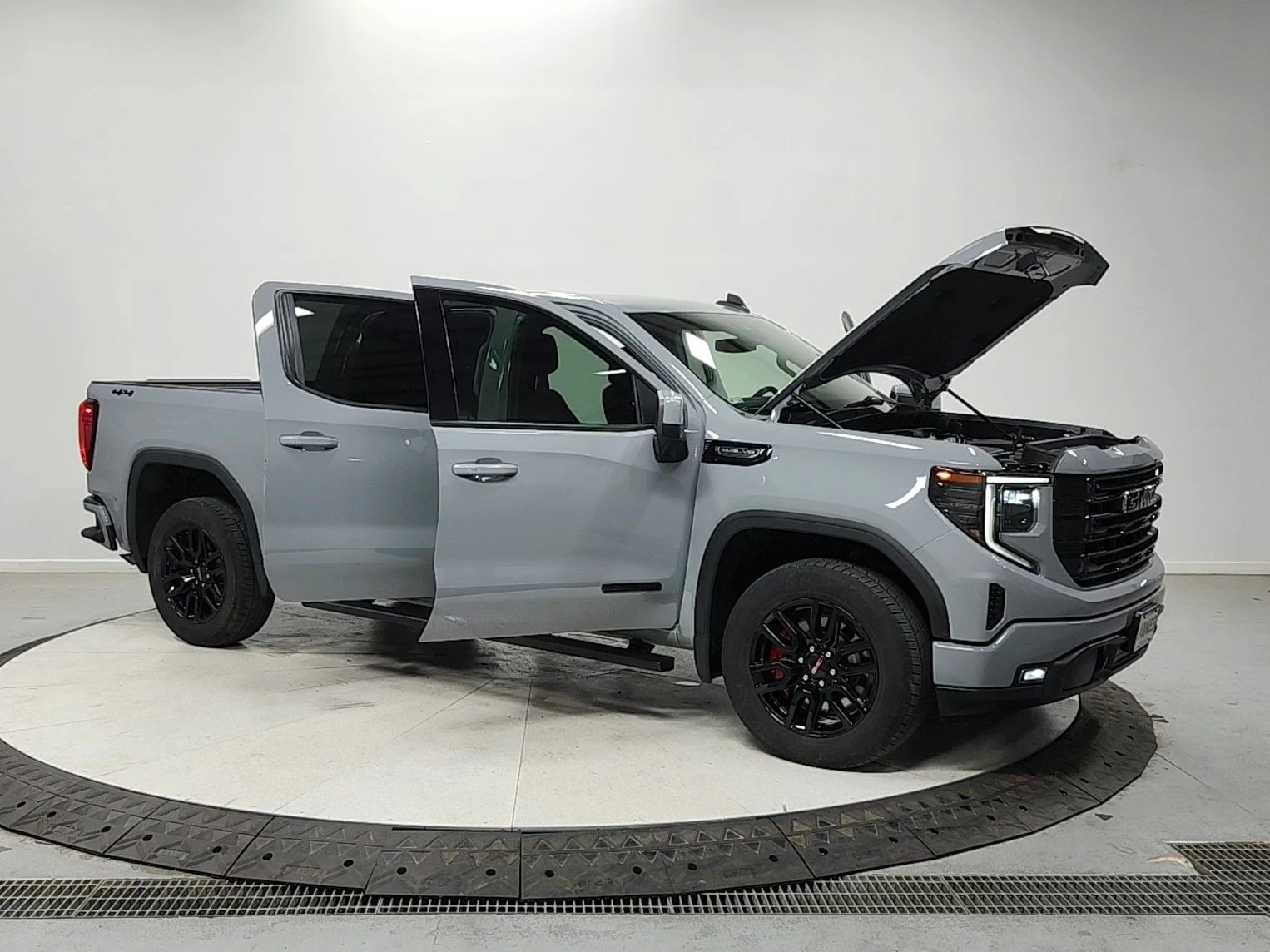 Used 2024 Gray GMC Elevation image 9