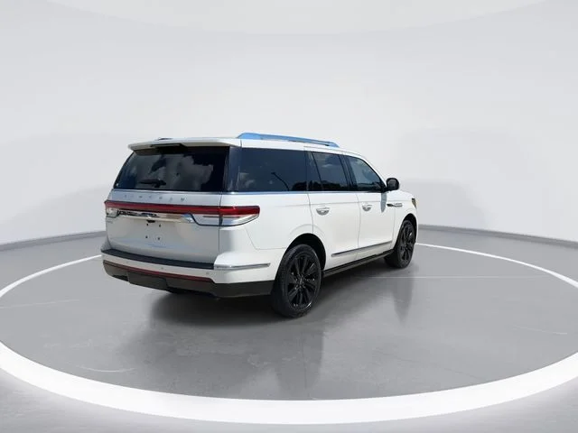 Used 2023 White Lincoln Reserve image 7