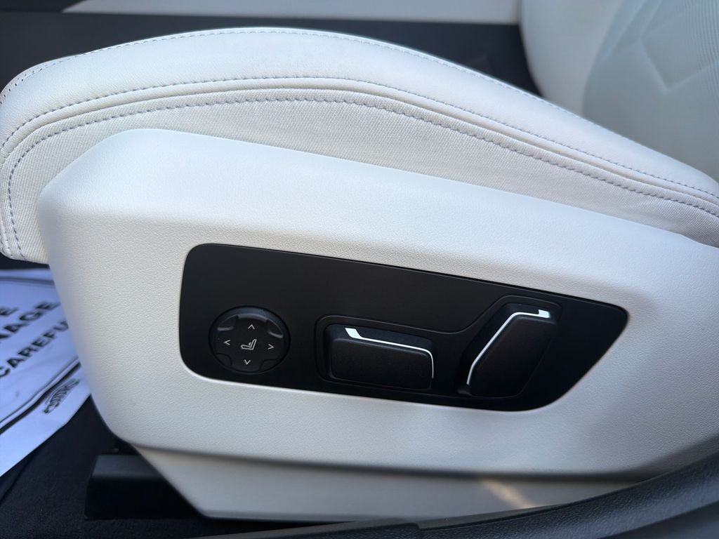 Used 2026 Gray BMW 550e xDrive image 4