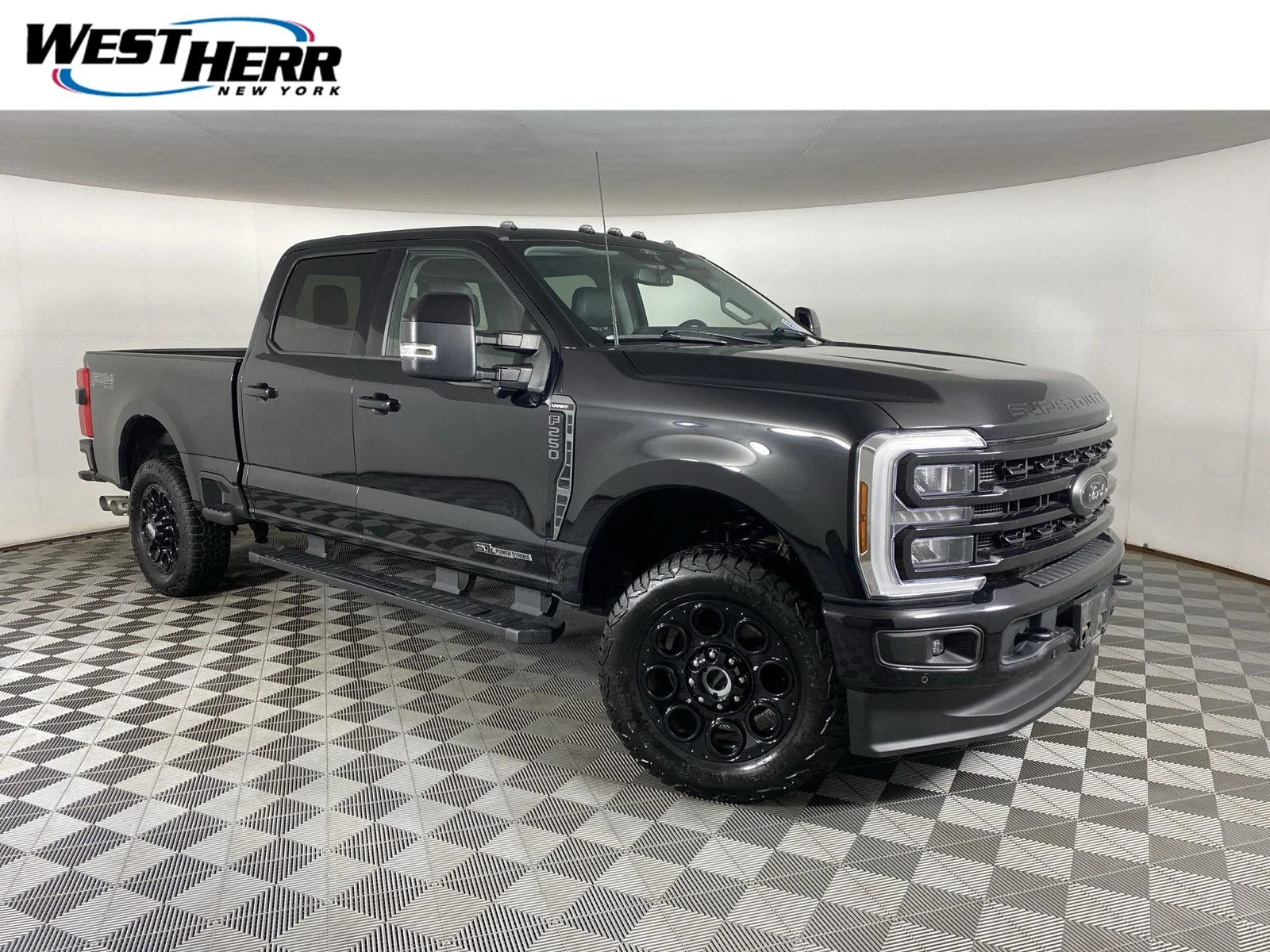 Used 2024  Ford LARIAT image 1