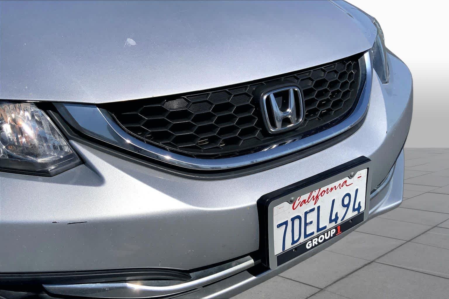 Used 2013 Alabaster Silver Metallic Honda LX image 28