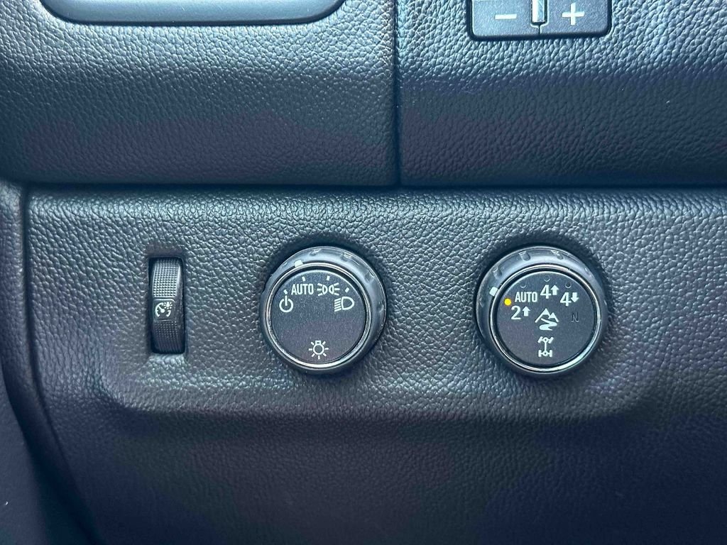 Used 2019 Silver Chevrolet ZR2 image 35