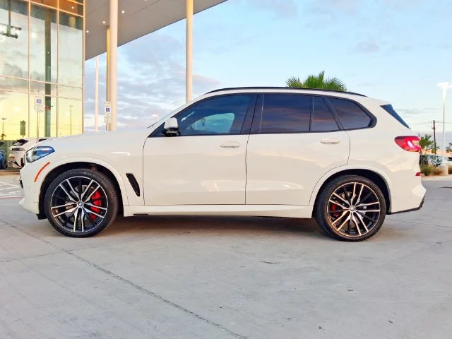 Used 2023 White BMW sDrive40i image 4