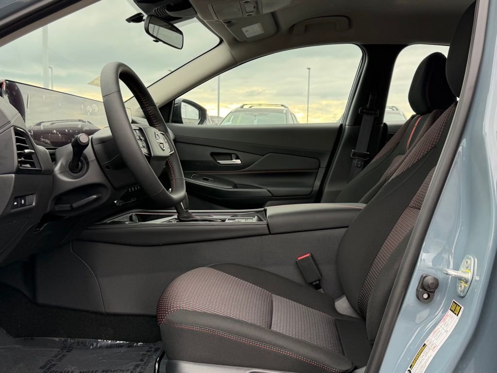 New 2026 Atlantic Gray Metallic / Super Black Two-tone Nissan SR image 11