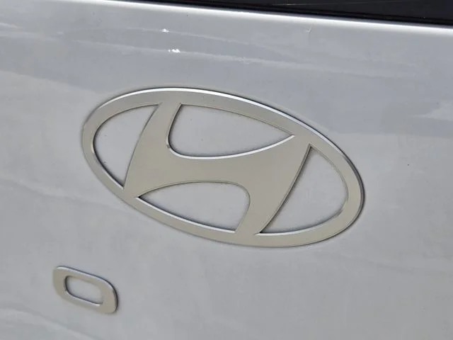 Used 2024 White Hyundai SEL image 10