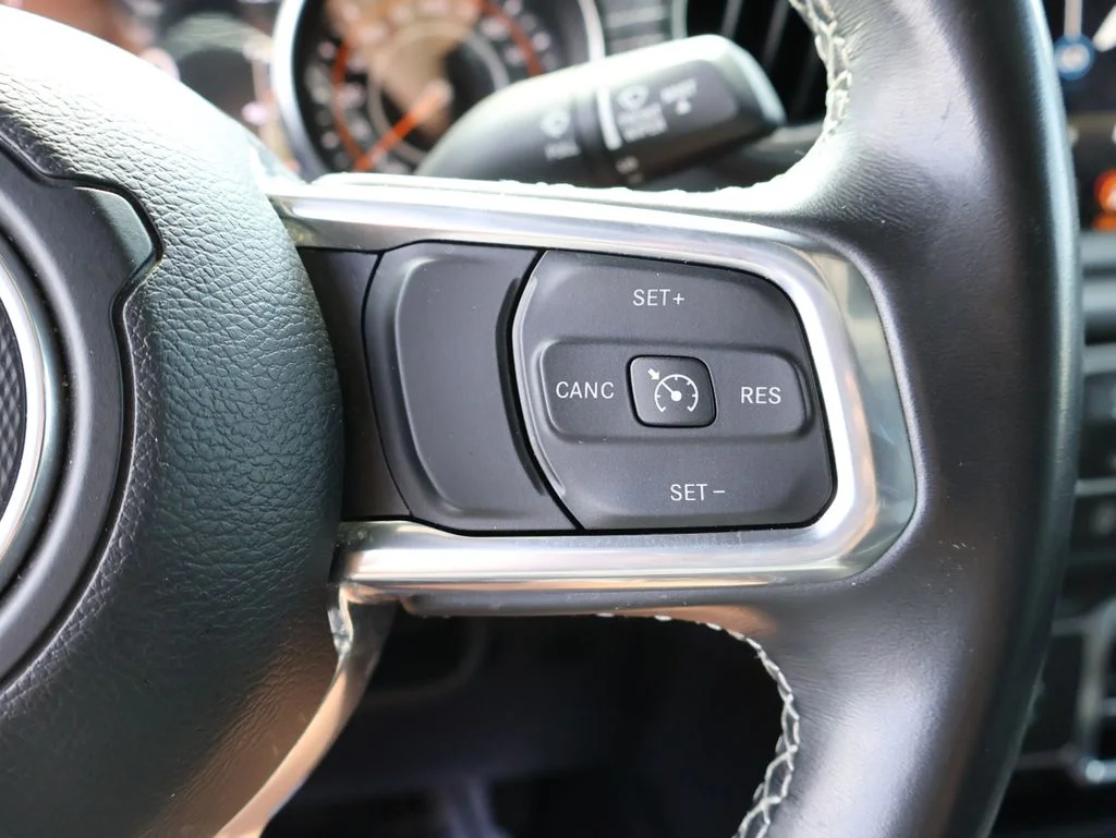 Used 2022 Silver Jeep Overland image 26