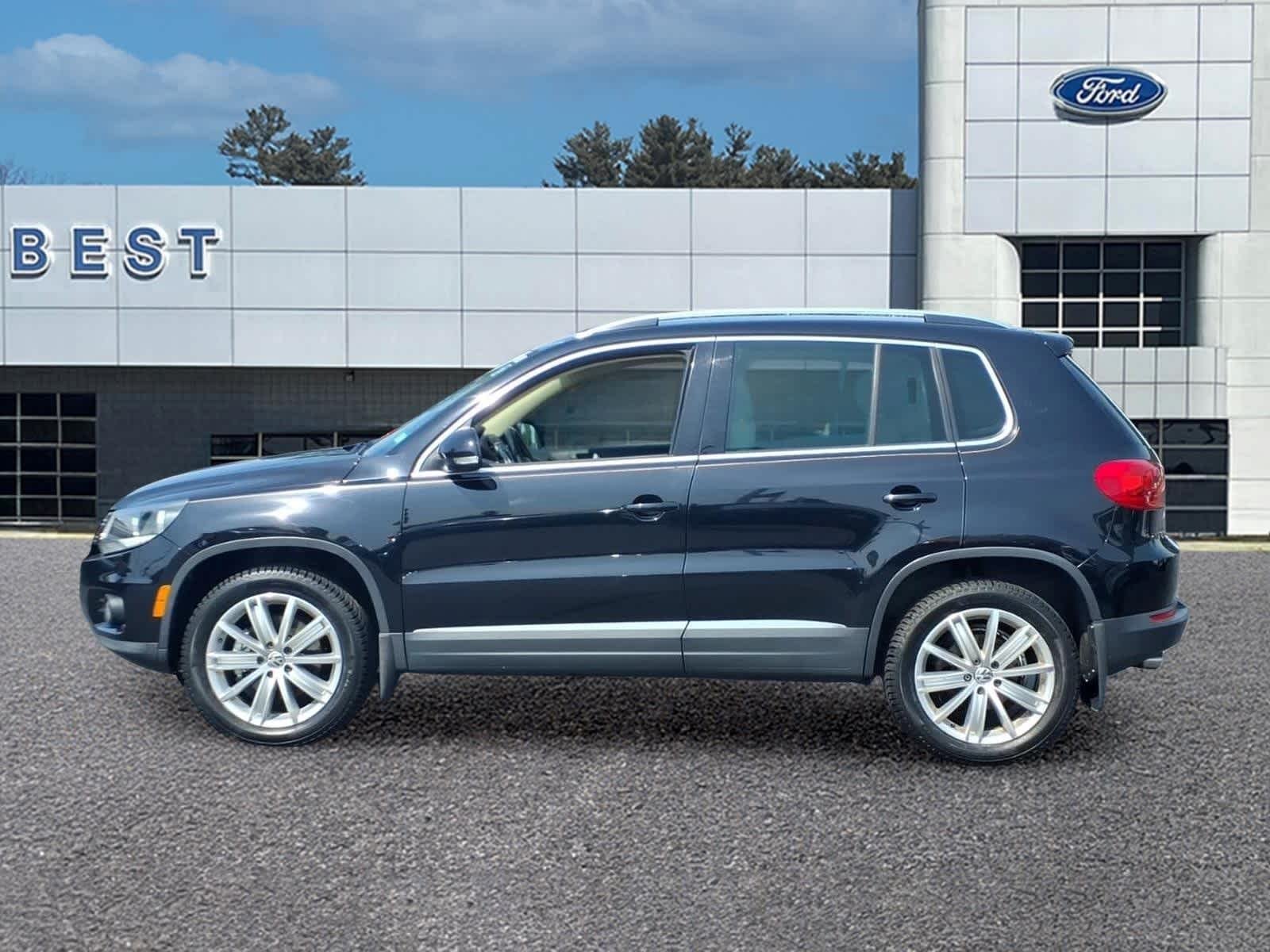 Used 2013 Deep Black Metallic Volkswagen SE w/Sunroof & Nav image 2