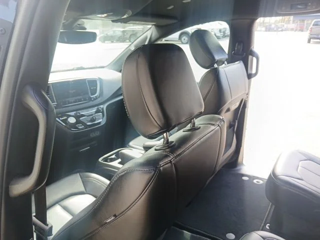 Used 2025 Black Chrysler Select image 16