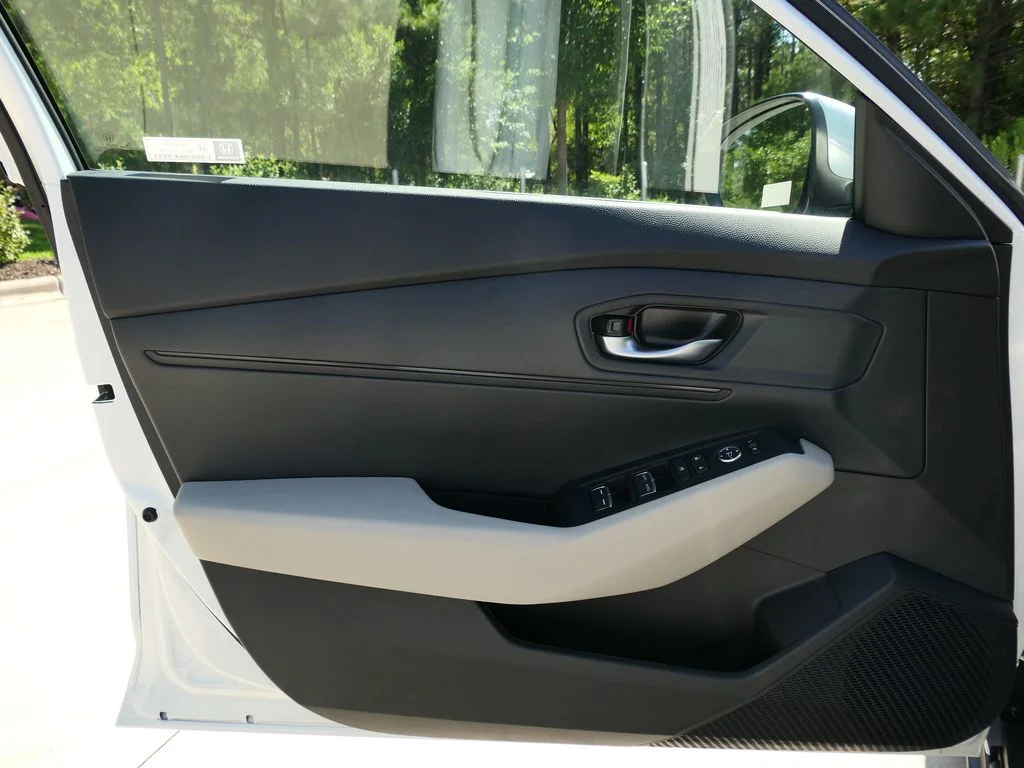 New 2026 Platinum White Pearl Honda LX image 14
