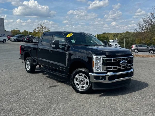 Used 2026 Black Ford XLT image 2