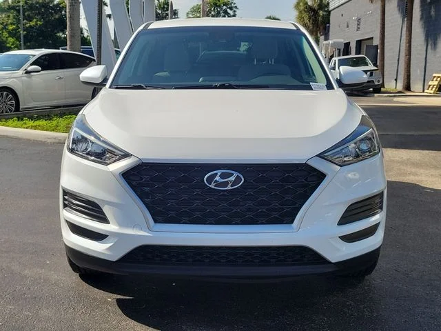 Used 2021 White Hyundai SE image 2