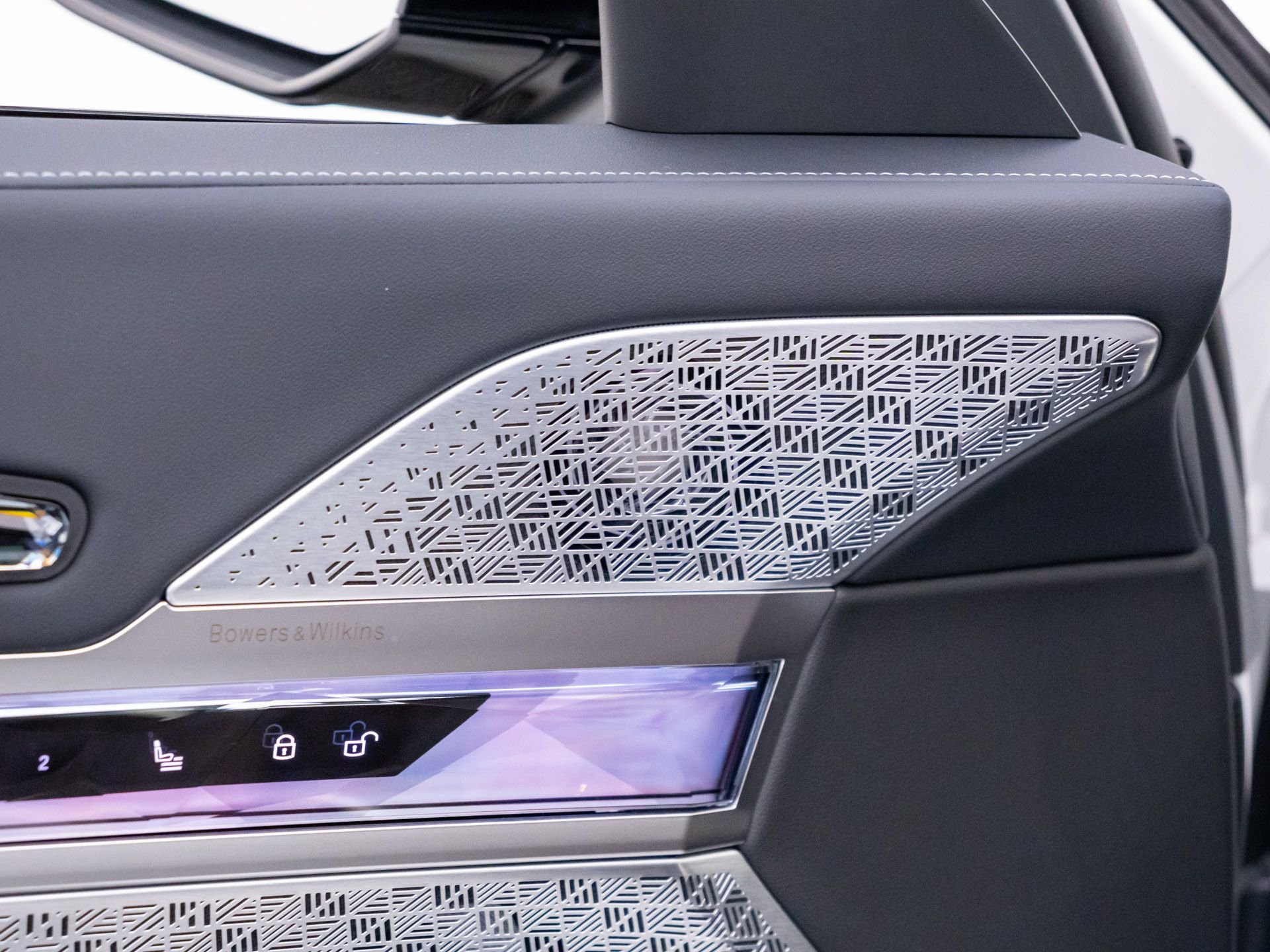 New 2026 Alpine White BMW M70 image 16