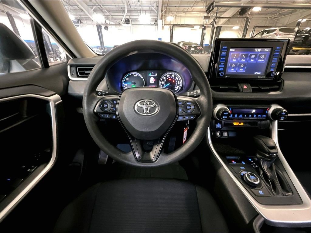 Used 2020 White Toyota LE image 17