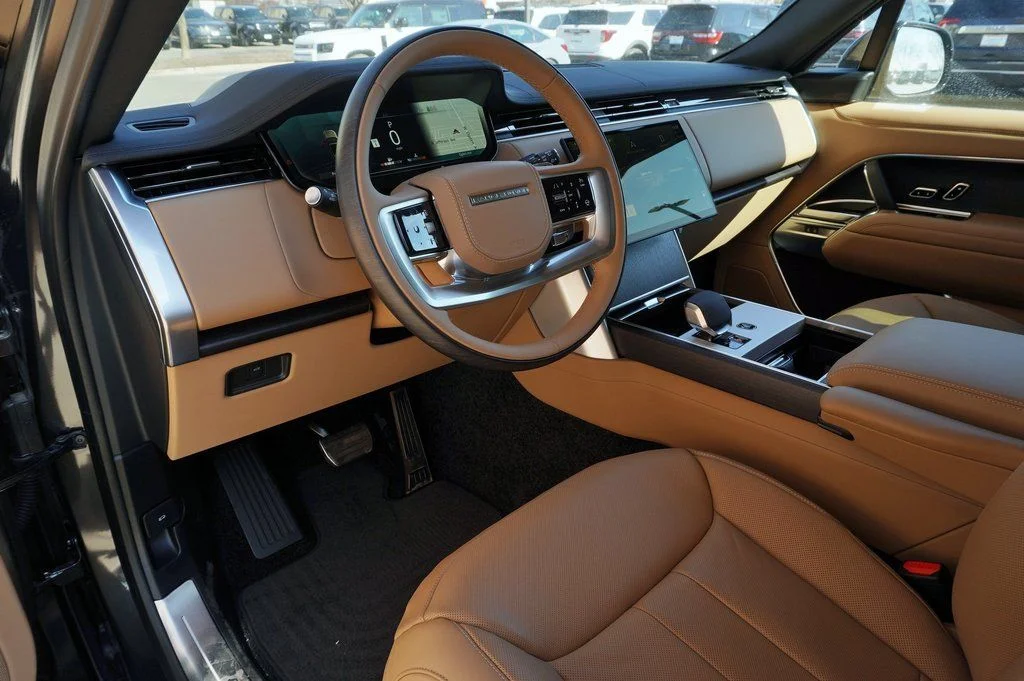 New 2026 Carpathian Grey Land Rover SE image 12