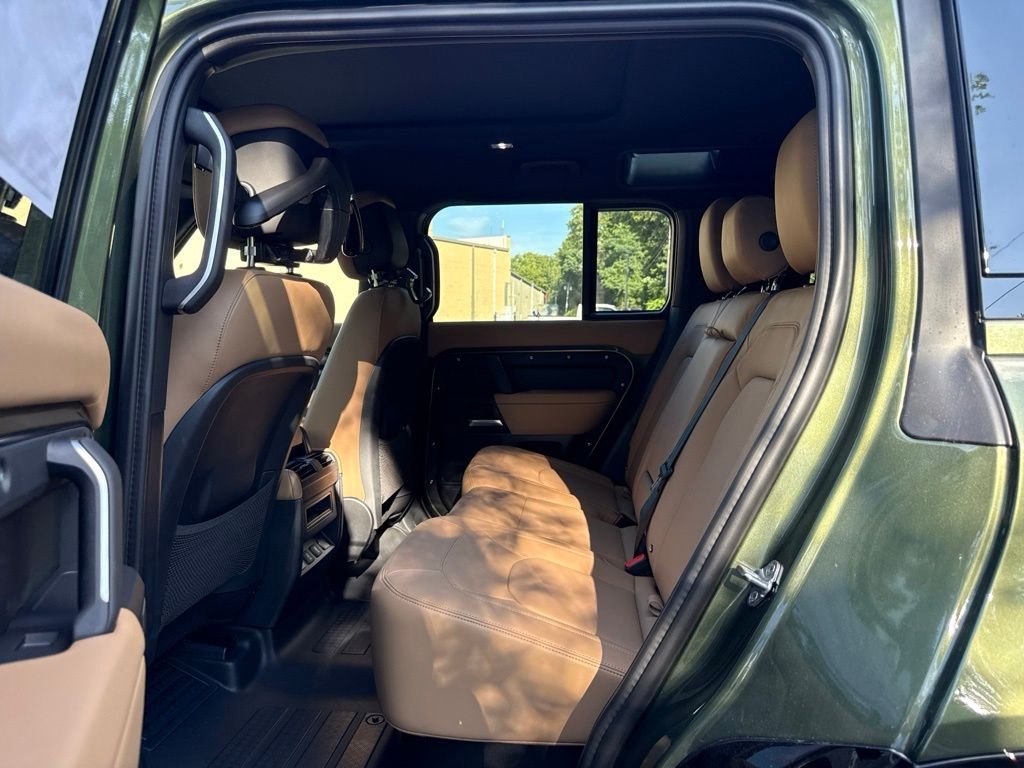 New 2026 Woolstone Green LAND ROVER X-Dynamic SE image 13