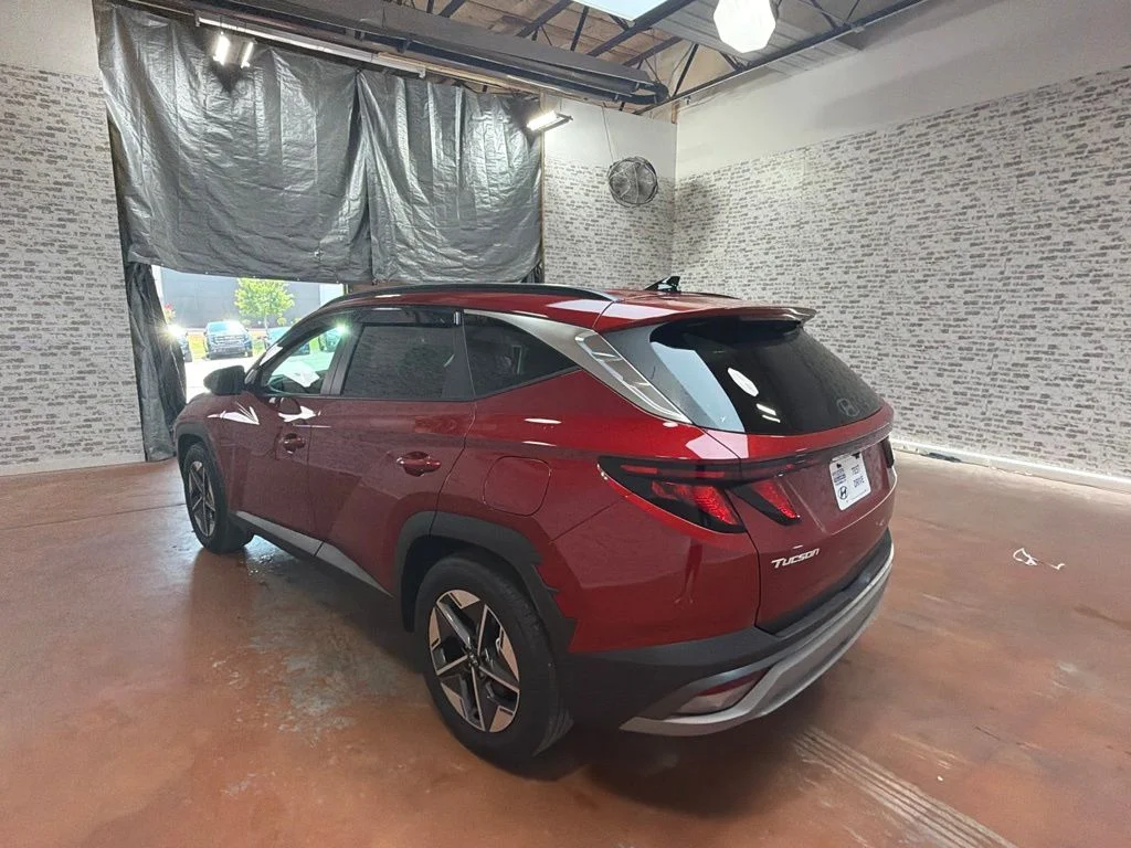 Used 2025 Ultimate Red Hyundai SEL image 5
