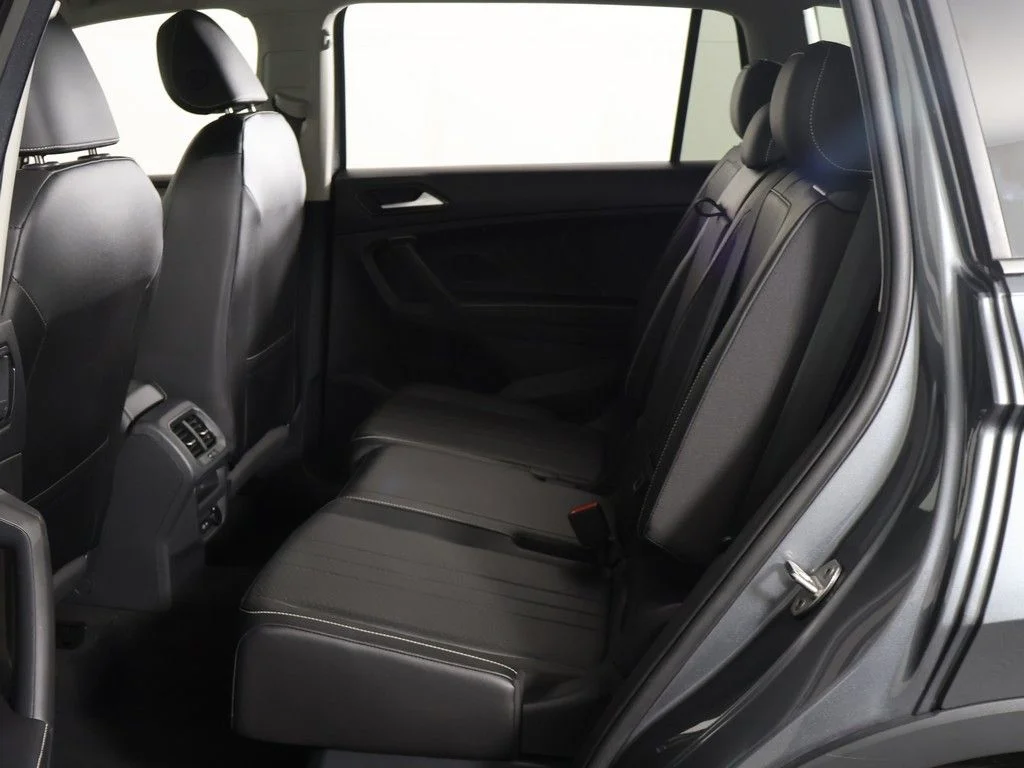 Used 2023 Gray Volkswagen 2.0T SE image 31