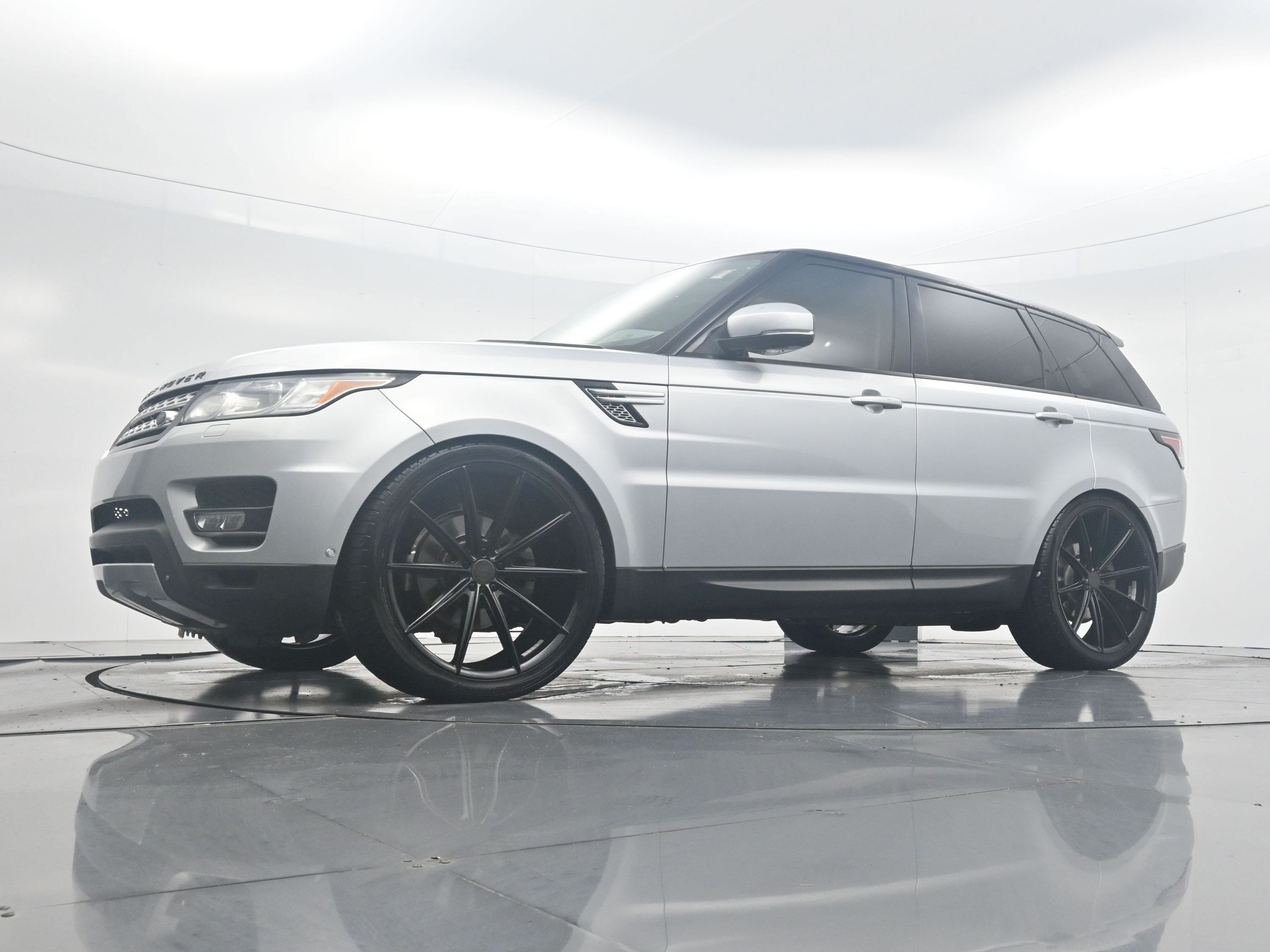 Used 2014 Causeway Gray Metallic Land Rover HSE image 26