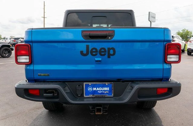 Used 2022 Blue Jeep Sport image 7