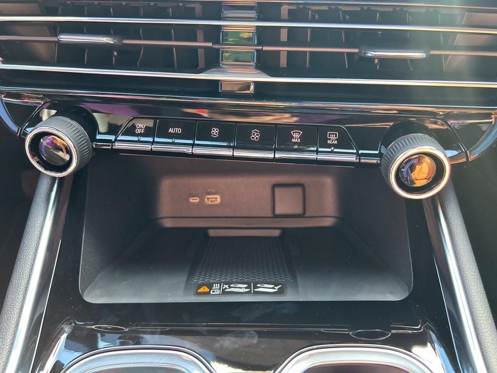 2027 Chevrolet Traverse Z71 - Photo 36