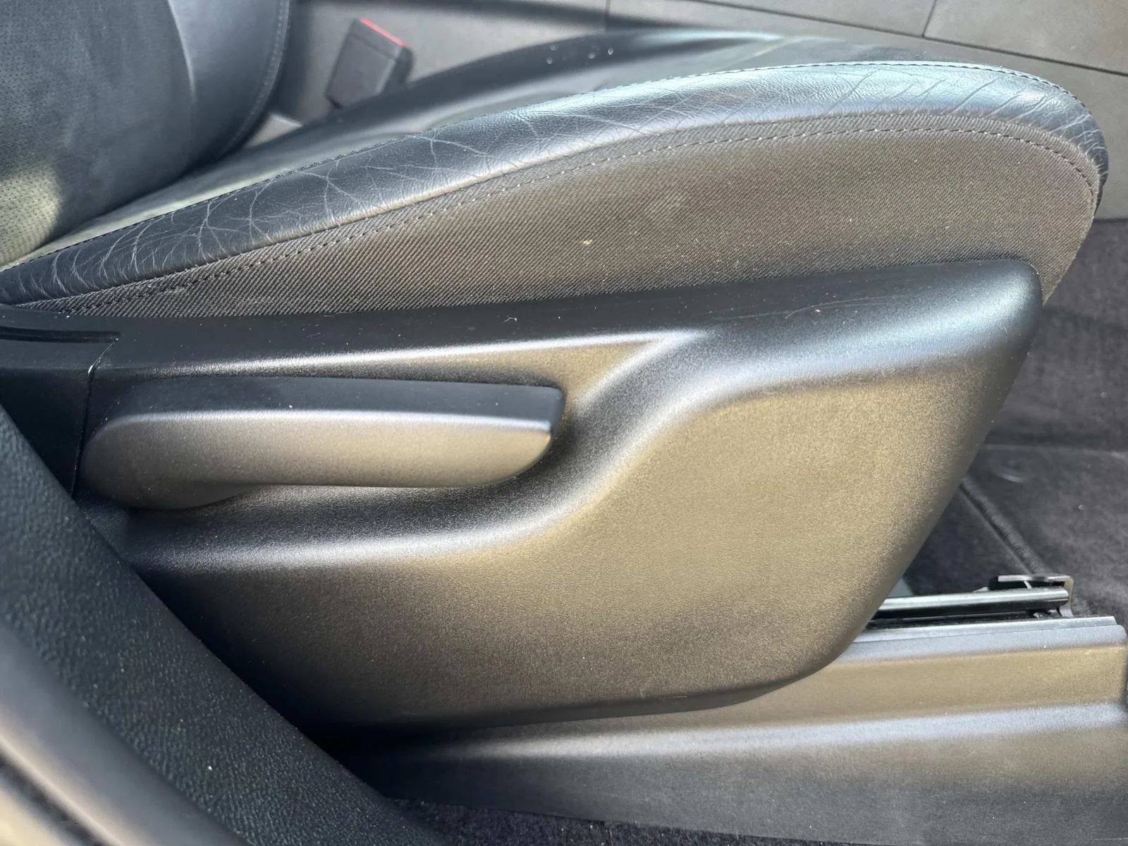 Used 2019 Granite Crystal Metallic Clearcoat Jeep Laredo E 4x2 image 12