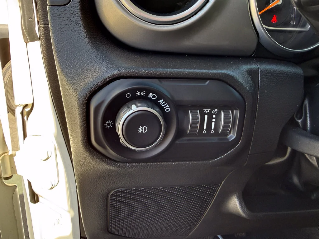 Used 2022  Jeep Unlimited Sahara image 26