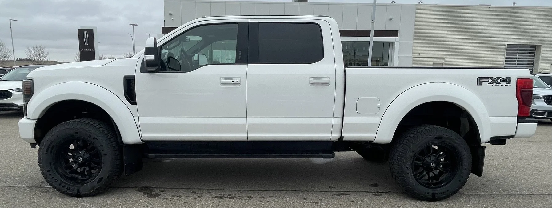 Used 2022 WHITE Ford LARIAT SuperCrew image 2
