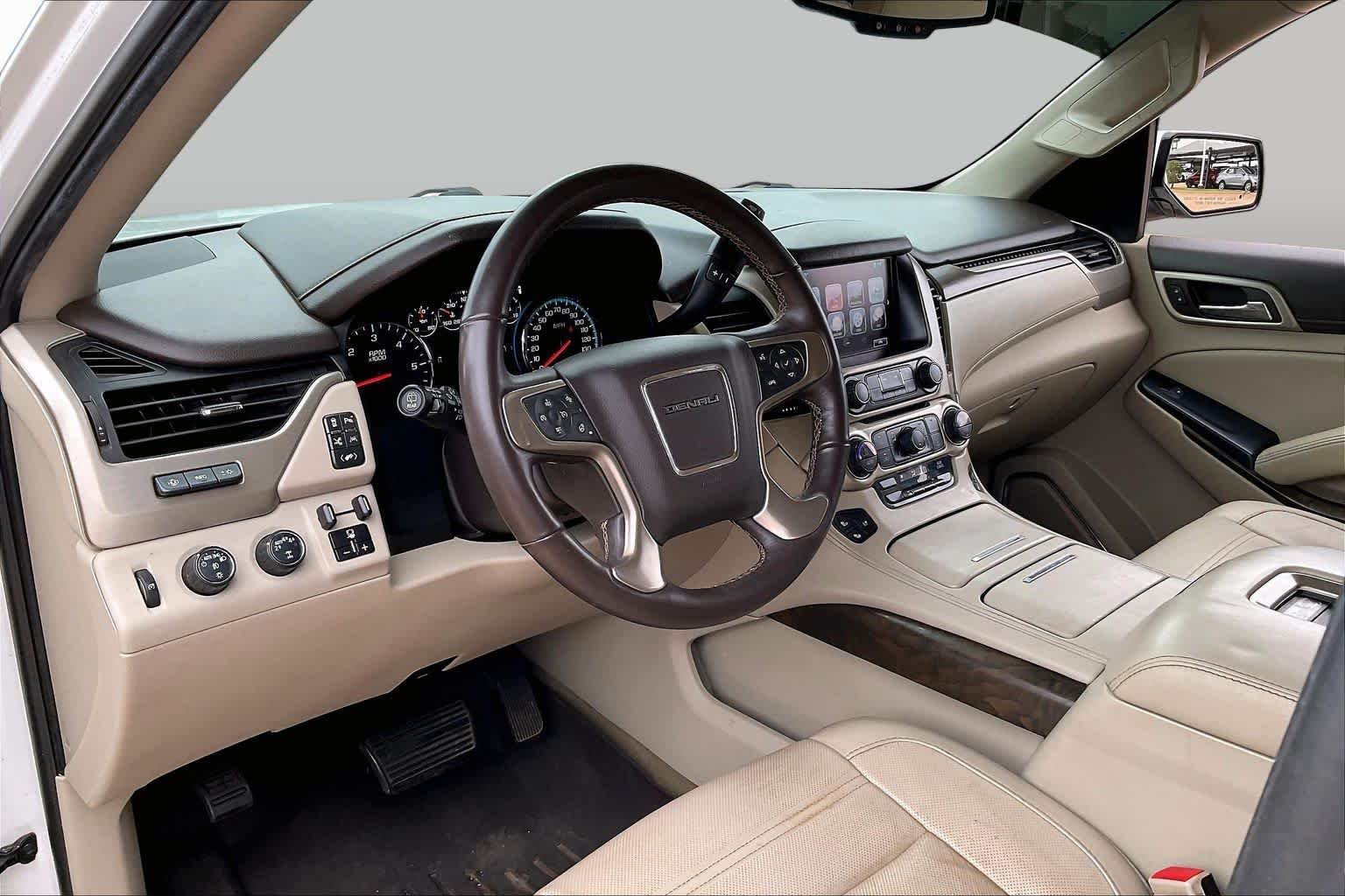 Used 2018 WHITE FROST TRICOAT GMC Denali image 17