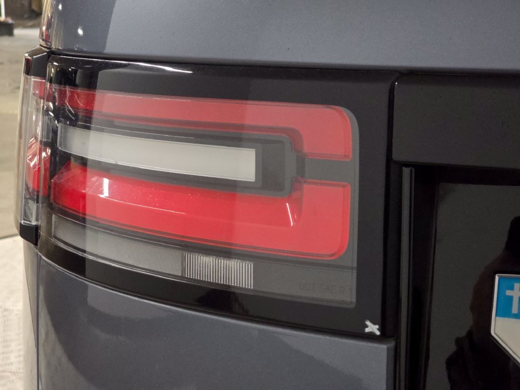 Used 2019  Land Rover HSE Luxury image 14