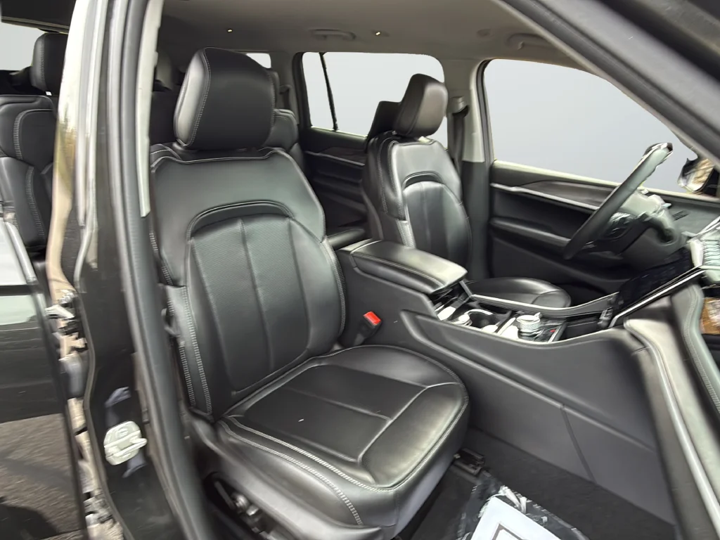 Used 2023 Gray Jeep Limited image 25