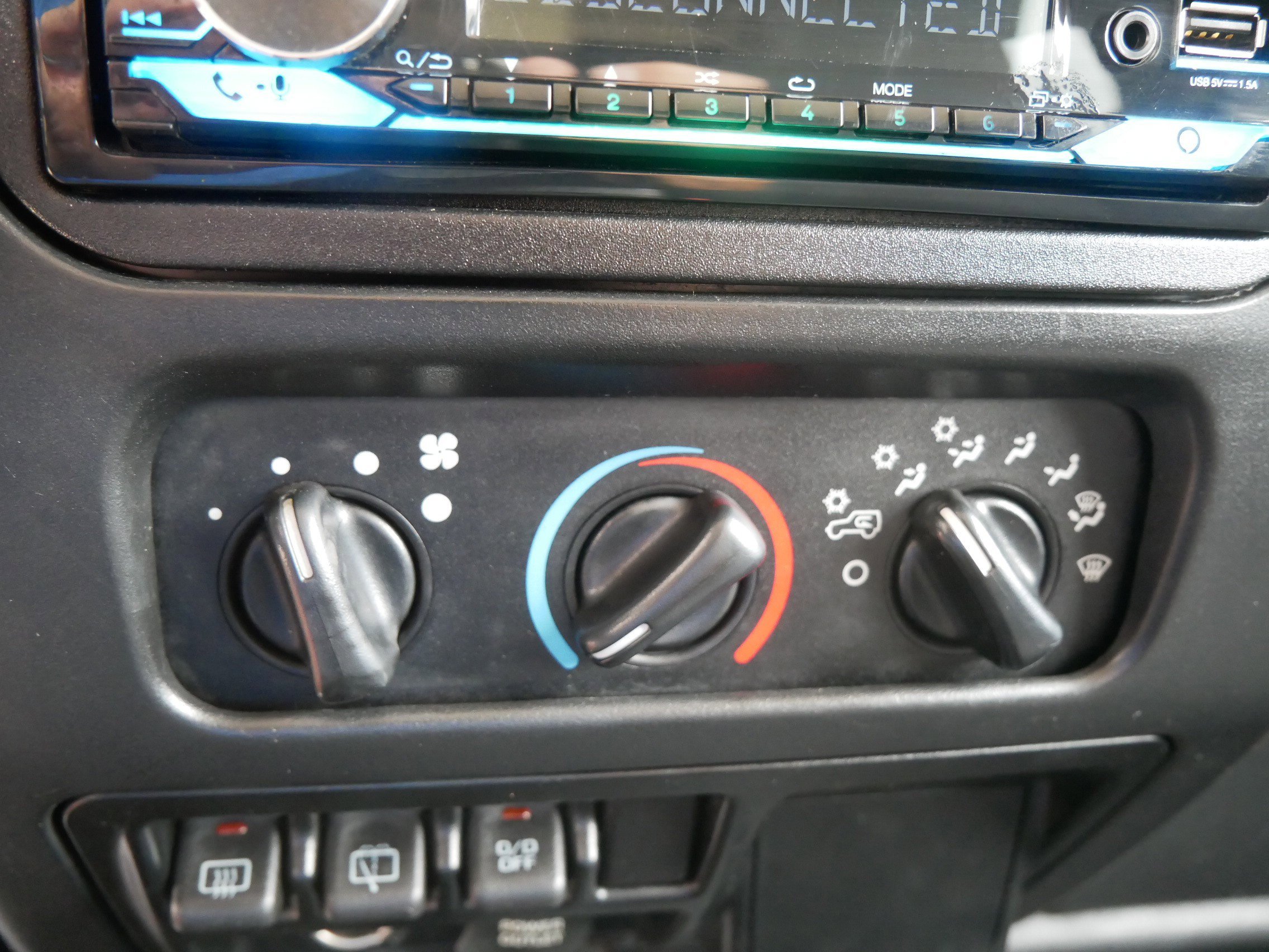 Used 2006 Yellow Jeep Sport image 21