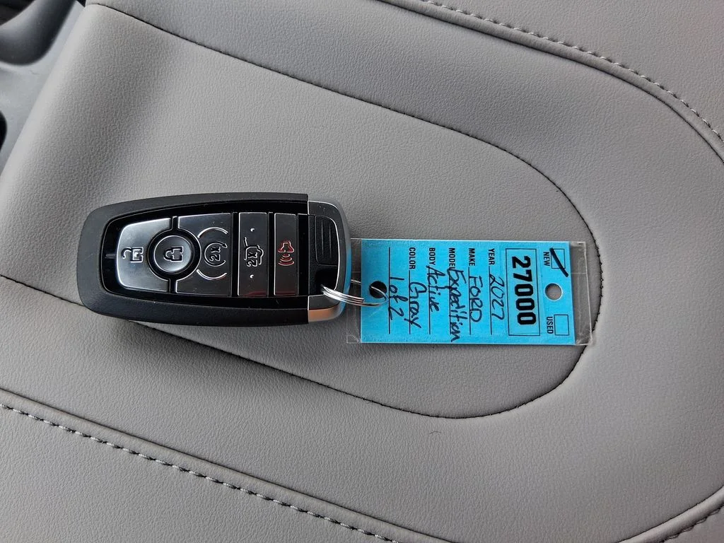 New 2027 Glacier Gray Metallic Tri-Coat Ford MAX Active image 27