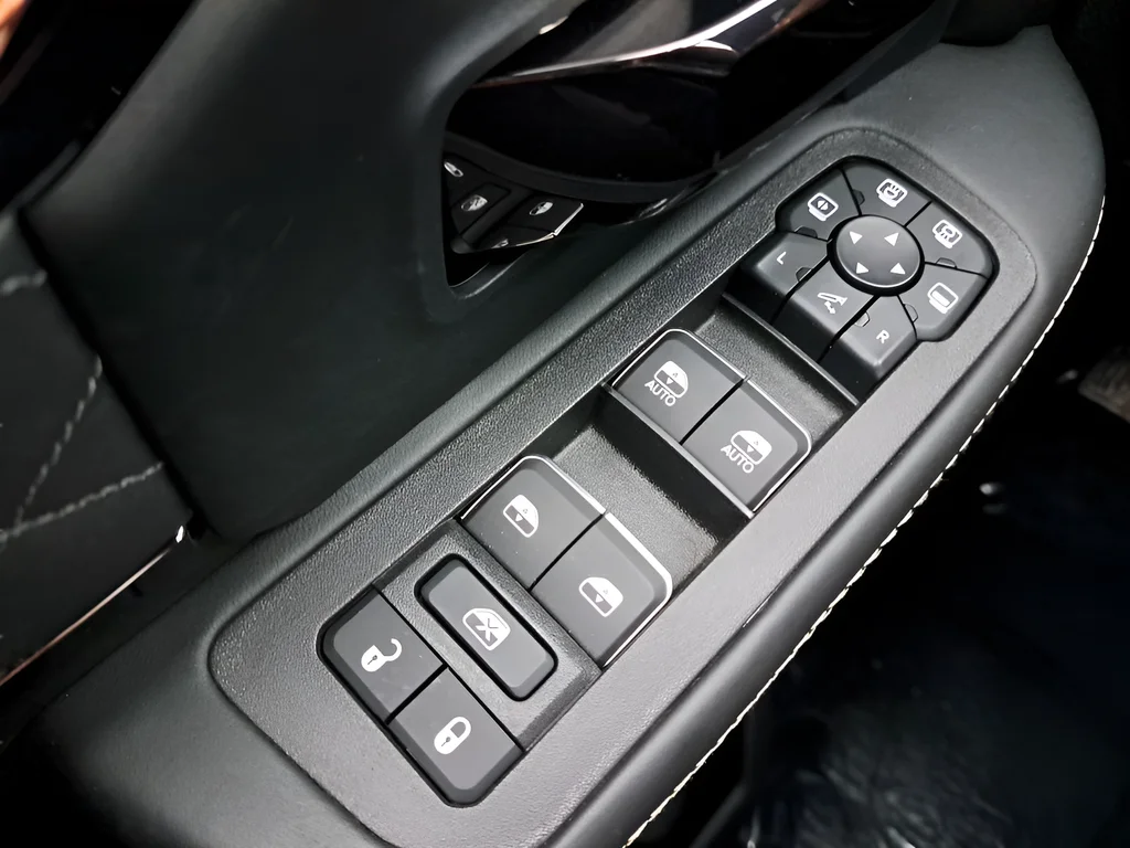 2026 RAM 3500 Limited - Photo 25