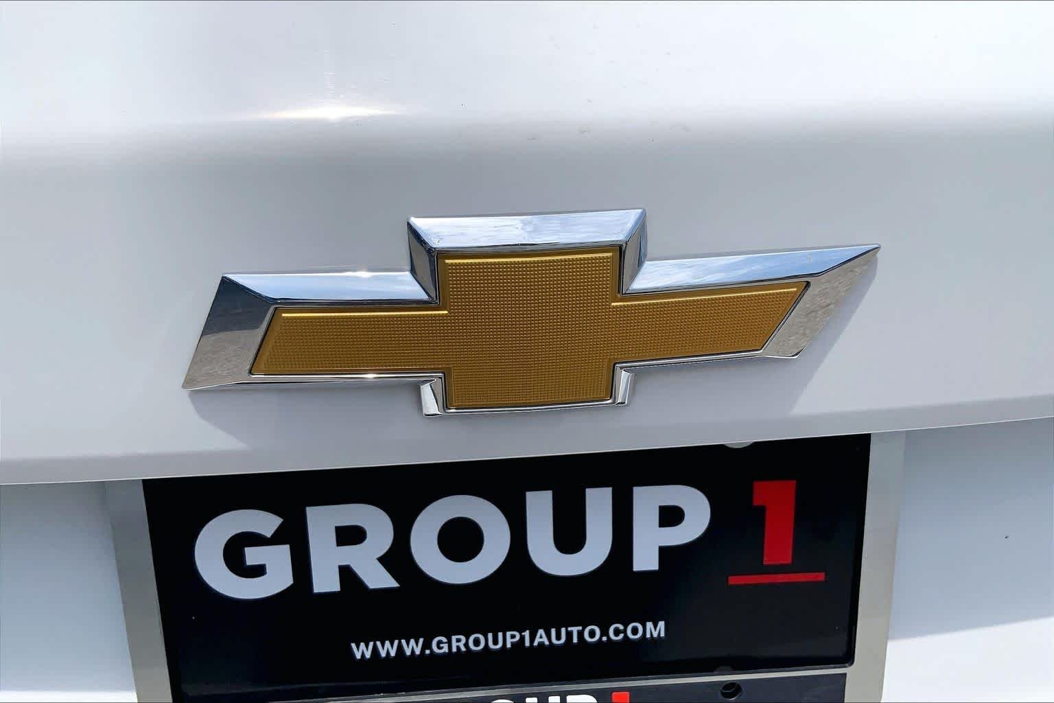 Used 2025 Summit White Chevrolet LT image 31