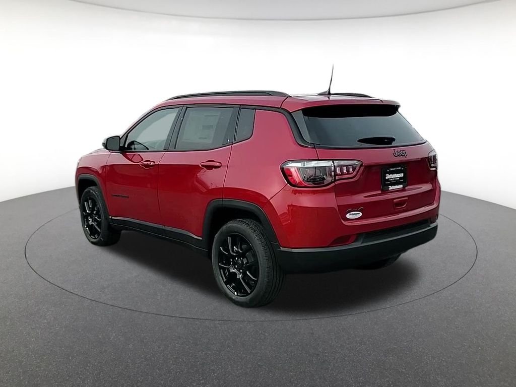 New 2026 Red Hot Pearl-Coat Exterior Paint Jeep Latitude image 7