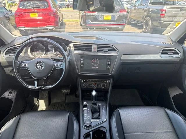 Used 2018 Blue Metallic Volkswagen SEL image 11
