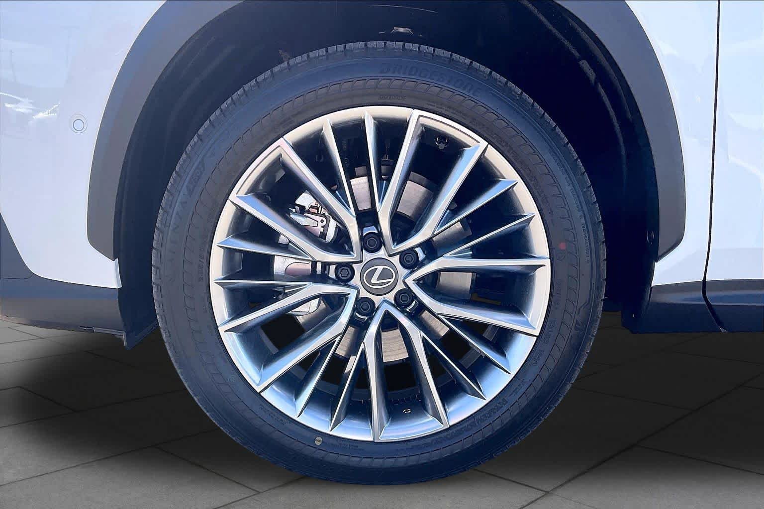Used 2026 WHITE NOVA GLASS FLAKE Lexus Luxury image 10