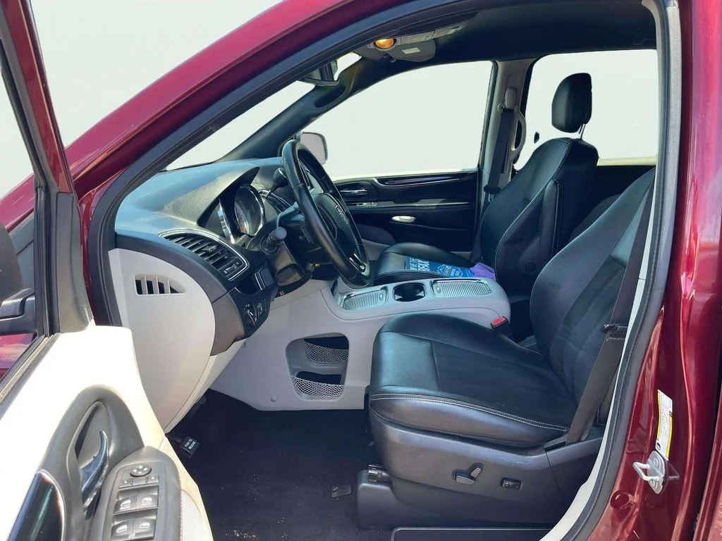 Used 2019 Octane Red Pearlcoat Dodge SXT image 22