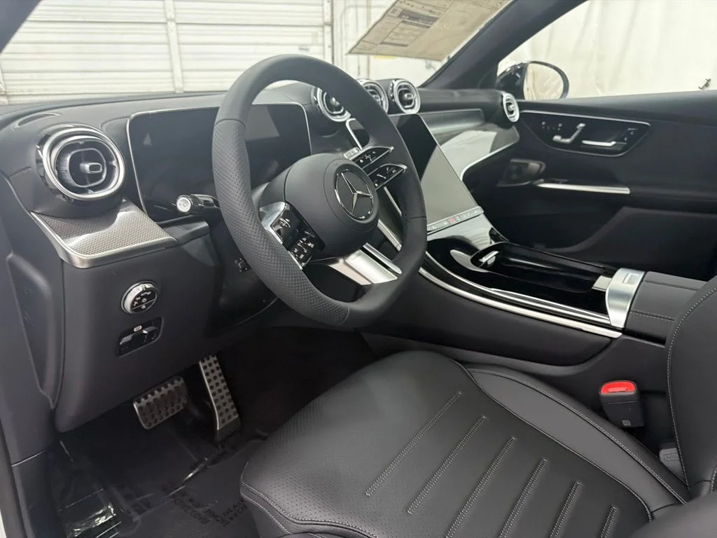 New 2027 White Mercedes-Benz GLC 300 image 12