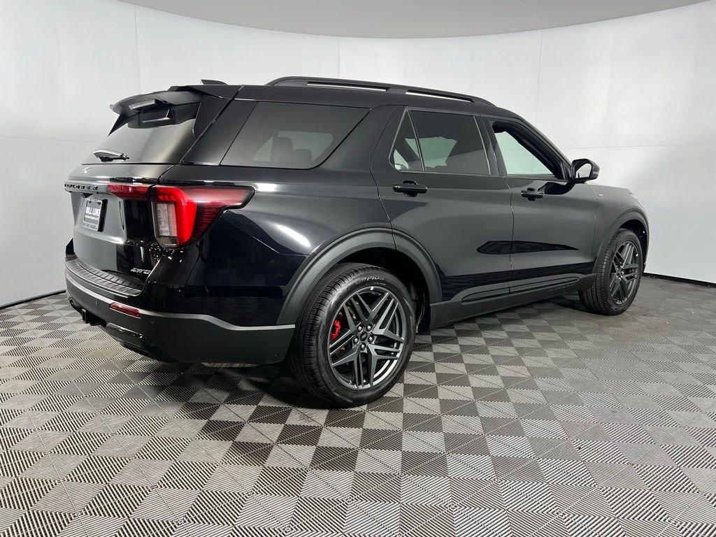 2025 Ford Explorer ST-Line photo 2