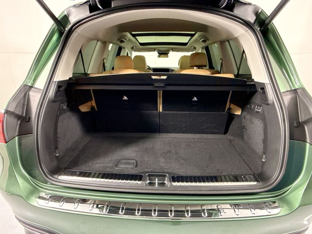 New 2026 MANUFAKTUR Ireland Mid Green Metallic Mercedes-Benz GLS 450 image 30