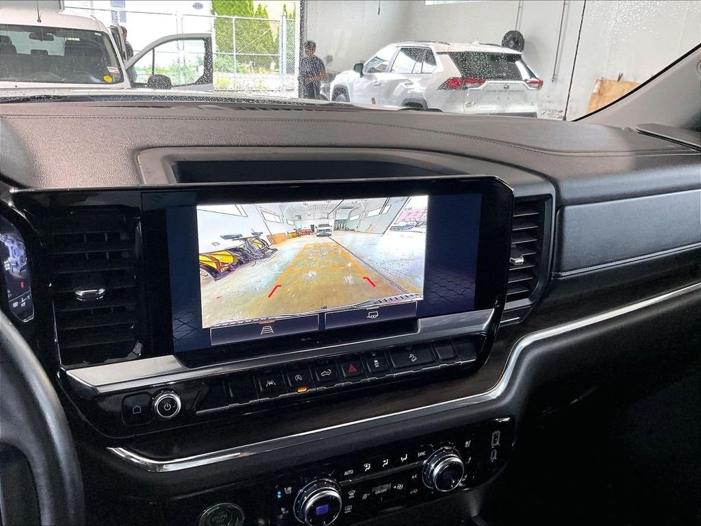 Used 2023 White GMC SLT image 19