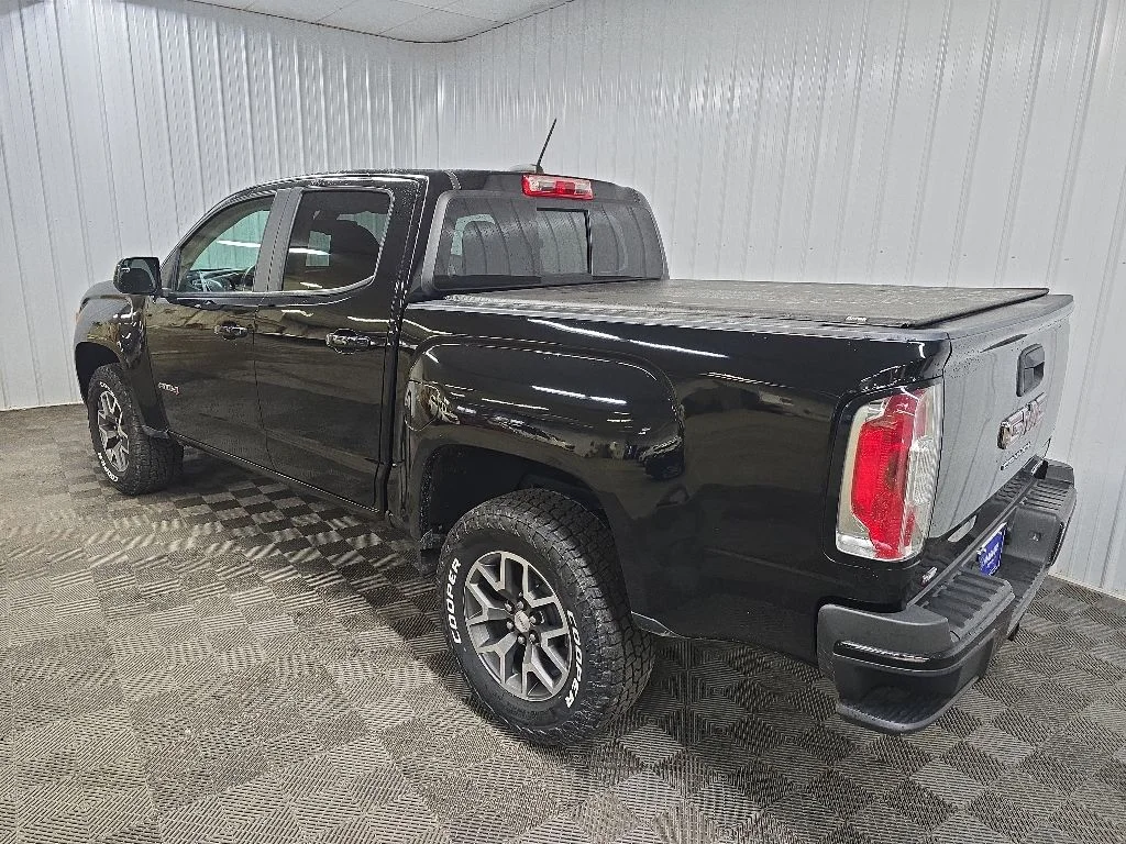 Used 2022 Black GMC AT4 w/Cloth image 9