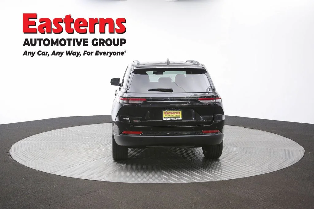 Used 2024 Black Jeep Altitude image 37