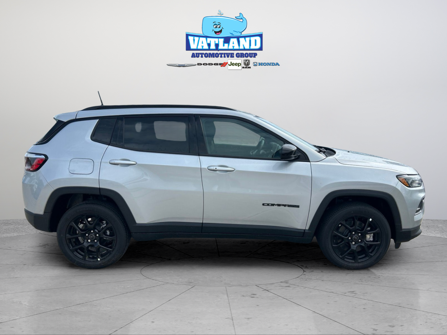 New 2026 Silver Zynith Metallic Clearcoat Jeep Latitude image 6