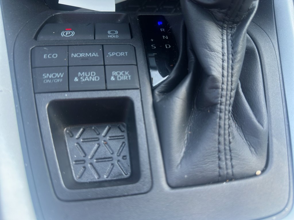 Used 2022 Lunar Rock Toyota XLE image 9