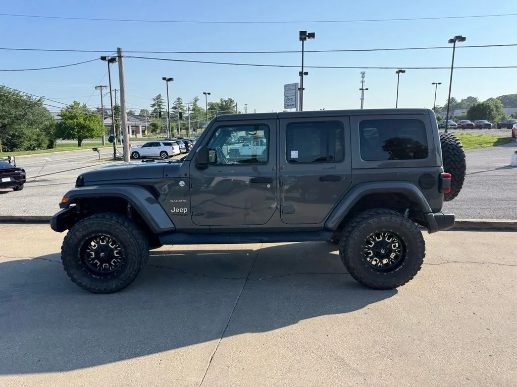 Used 2019 Gray Jeep Unlimited Sahara image 9