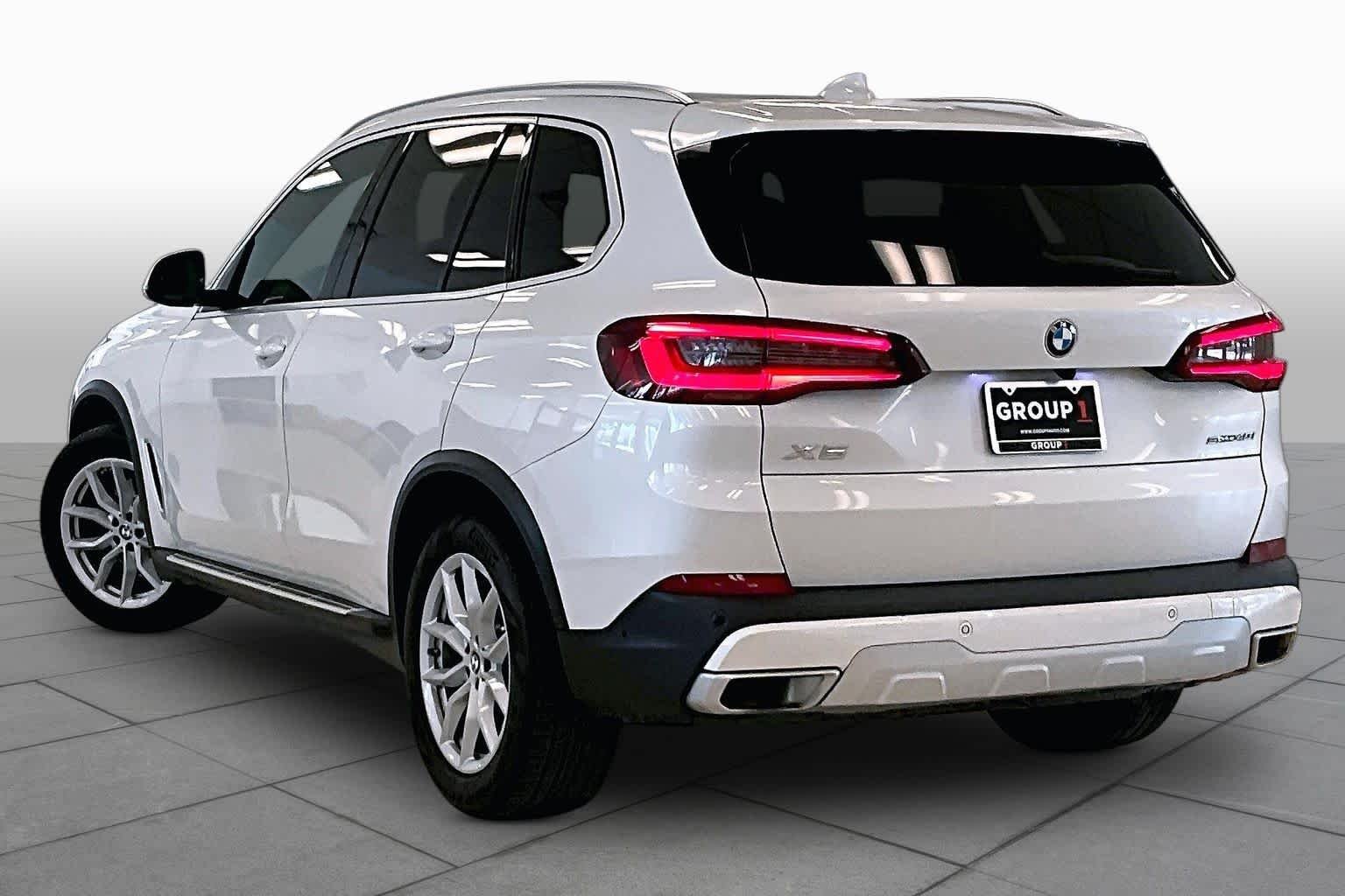 Used 2023 Mineral White Metallic BMW sDrive40i image 11