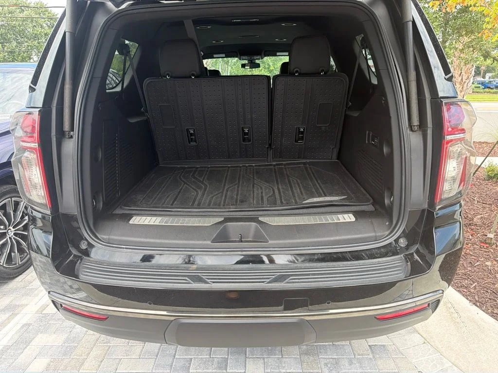 Used 2022 Black Chevrolet Z71 image 5